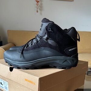 Merrell Men's Black and Gray Boots. Never worn.
Brand New